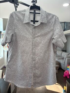 Lululemon Airing Easy Short Sleeve Shirt - Medium